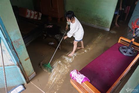 cleaning mud Vietnam|Mud covers houses after water recedes, .